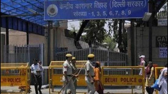 Dr Sabeel Ahmad has offered his expertise of being a medical professional in dealing with the surge in Covid-19 cases among inmates of Central Jail, Tihar. (HT PHOTO.) Dr Sabeel Ahmad has offered his expertise of being a medical professional in dealing with the surge in Covid-19 cases among inmates of Central Jail, Tihar. (HT PHOTO.)