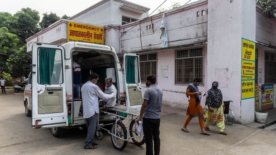 Relatives help patient out of an ambulance outside a government-run hospital to receive treatment, amidst the coronavirus disease (Covid-19) pandemic, in Bijnor district, Uttar Pradesh.(Reuters)