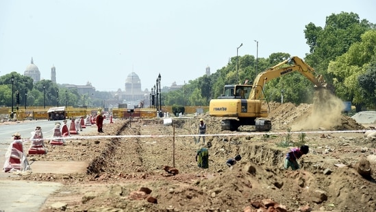Construction work underway on the Central Vista redevelopment project at Rajpath in New Delhi.(Arvind Yadav/HT PHOTO) Construction work underway on the Central Vista redevelopment project at Rajpath in New Delhi.(Arvind Yadav/HT PHOTO)
