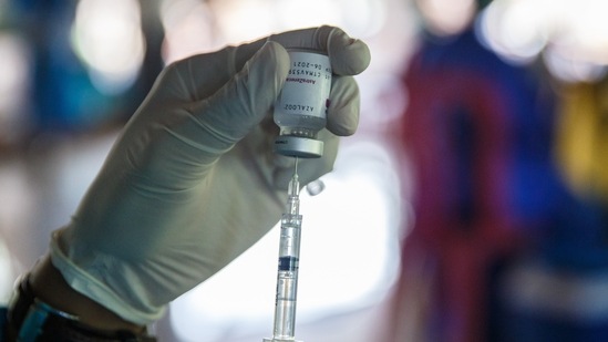A healthcare worker fills a syringe with a dose of the AstraZeneca Covid-19 vaccine. (Bloomberg) A healthcare worker fills a syringe with a dose of the AstraZeneca Covid-19 vaccine. (Bloomberg)