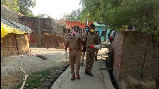 Police officials urge villagers to go for vaccination, and testing. (HT photo) Police officials urge villagers to go for vaccination, and testing. (HT photo)