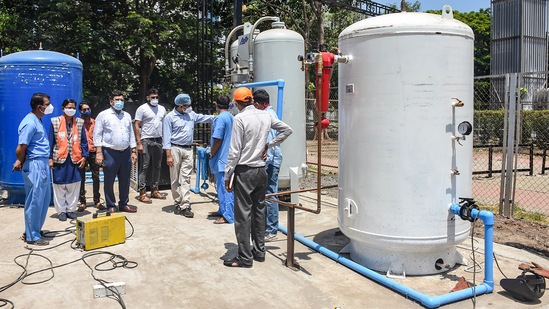 On Tuesday, 26 patients being treated for Covid 19 died between 2am and 6am with Goa health minister Vishwajit Rane saying the hospital got only a third of the 1,200 oxygen cylinders required and pushing for a probe by the high court.(PTI file photo) On Tuesday, 26 patients being treated for Covid 19 died between 2am and 6am with Goa health minister Vishwajit Rane saying the hospital got only a third of the 1,200 oxygen cylinders required and pushing for a probe by the high court.(PTI file photo)