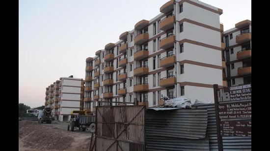 On offer are 1, 2, 3 bedroom, medium-income group and economically weaker section (EWS) flats. Their reserve price ranges between ₹23.44 lakh for EWS flats and ₹86.24 lakh for three-bedroom flats. (HT FILE PHOTO) On offer are 1, 2, 3 bedroom, medium-income group and economically weaker section (EWS) flats. Their reserve price ranges between ₹23.44 lakh for EWS flats and ₹86.24 lakh for three-bedroom flats. (HT FILE PHOTO)