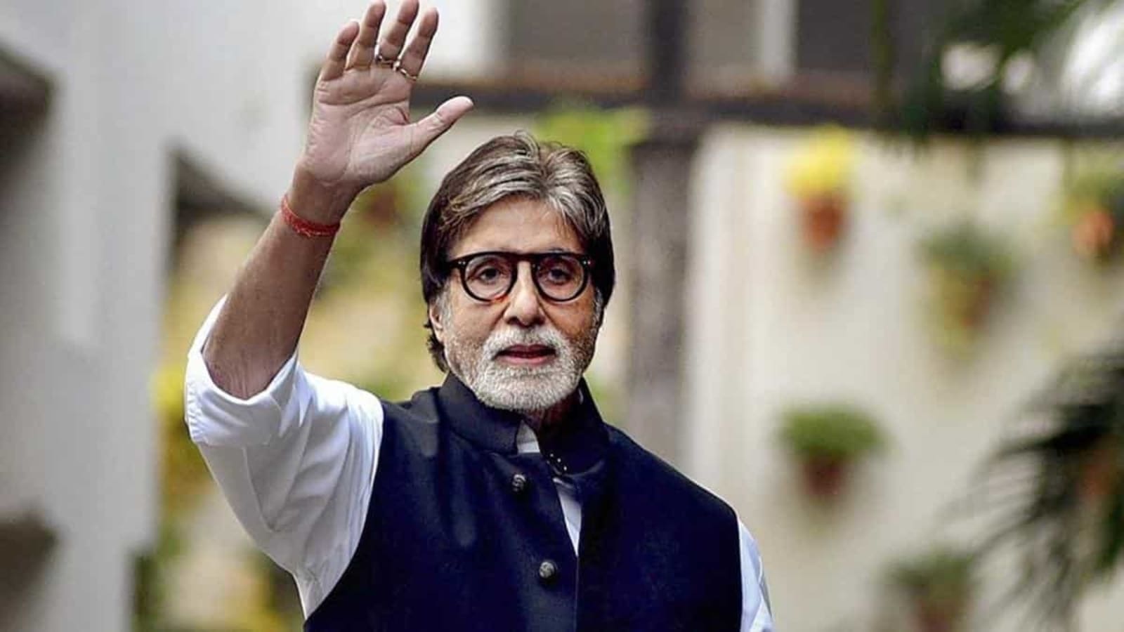 Amitabh Bachchan kupuje od Polski 50 koncentratorów tlenu, wysyła respiratory do BMC |  Bollywood