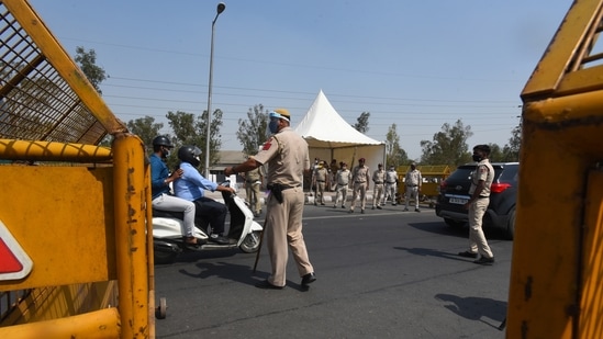 The police have also urged the public to dial the Covid helpline -- 011-23469900 -- and share information if they come across adulterated sanitisers or low-grade medical gear.(Raj K Raj/HT PHOTO)