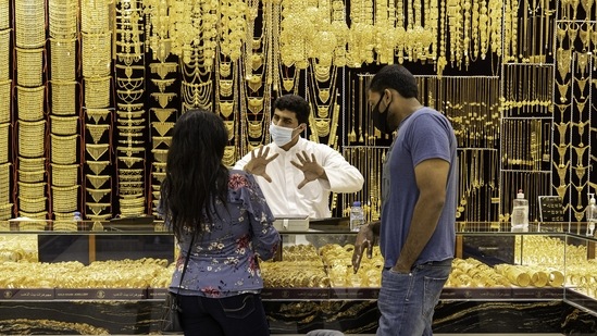 Overall consumer sentiment is negative due to the second wave of the pandemic raging across the country and lack of liquidity.(Bloomberg) Overall consumer sentiment is negative due to the second wave of the pandemic raging across the country and lack of liquidity.(Bloomberg)