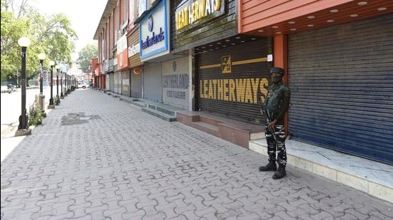 All state government offices, shops, ration shops, private commercial establishments, educational institutions, gymnasiums, markets and factories will remain closed for a week. (Image used for representation). (HT PHOTO.) All state government offices, shops, ration shops, private commercial establishments, educational institutions, gymnasiums, markets and factories will remain closed for a week. (Image used for representation). (HT PHOTO.)