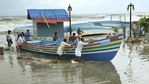 People shift fishing boats from the seashore of Kozhikode ahead of cyclone Tauktae(PTI) People shift fishing boats from the seashore of Kozhikode ahead of cyclone Tauktae(PTI)