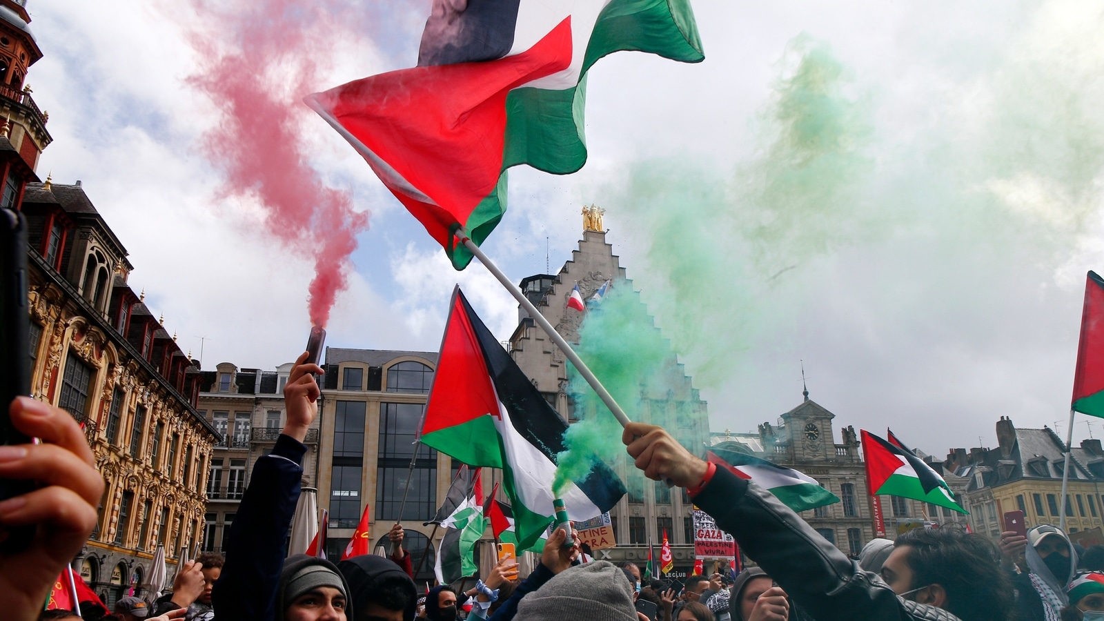 Free Palestine Tensions In Paris As Pro Palestinian Protesters Take To Streets Hindustan Times