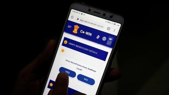 According to the ‘Aarogya Setu’ app, people can register themselves for vaccination by using one of the seven IDs – Aadhaar number, driving licence, permanent account number (PAN), passport, pension passbook, NPR smart card and voter’s ID. (REUTERS PHOTO.) According to the ‘Aarogya Setu’ app, people can register themselves for vaccination by using one of the seven IDs – Aadhaar number, driving licence, permanent account number (PAN), passport, pension passbook, NPR smart card and voter’s ID. (REUTERS PHOTO.)