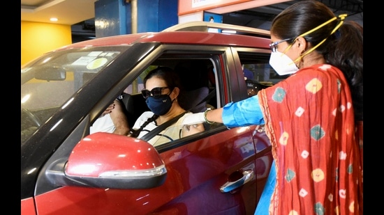 The daily sample positivity rate came down to 15.76% and the cumulative positivity rate was 8.36%. (PTI) The daily sample positivity rate came down to 15.76% and the cumulative positivity rate was 8.36%. (PTI)