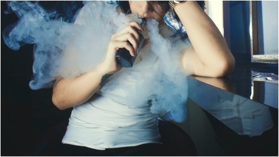 Study associates e-cigarette use with wheezing, shortness of breath(Pexels)