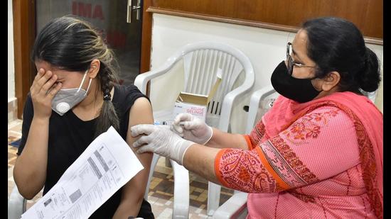 Despite govt orders, health workers in Punjab vaccinating all in 18-44 age group Despite govt orders, health workers in Punjab vaccinating all in 18-44 age group