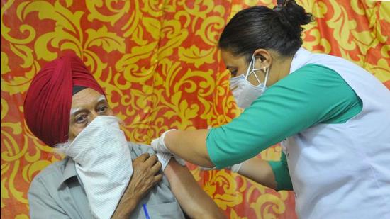 Mohali has shown the way by launching the first drive-in vaccination and starting a helpline to provide free cab service to senior citizens going to get jabbed. (HT Photo) Mohali has shown the way by launching the first drive-in vaccination and starting a helpline to provide free cab service to senior citizens going to get jabbed. (HT Photo)