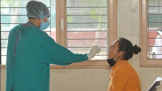Chandigarh’s weekly positivity rate has been above 20% for the last five weeks suggesting that every fifth person being tested has contracted the infection. (HT FILE PHOTO) Chandigarh’s weekly positivity rate has been above 20% for the last five weeks suggesting that every fifth person being tested has contracted the infection. (HT FILE PHOTO)
