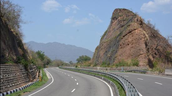 Panchkula - Shimla National Highway deserted during a Covid lockdown in Panchkula on Sunday. (Sant Arora /HT) Panchkula - Shimla National Highway deserted during a Covid lockdown in Panchkula on Sunday. (Sant Arora /HT)