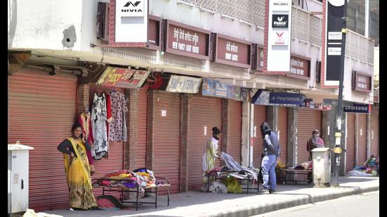 Shops closed at Hall Bazaar during the weekend lockdown in Amritsar on Sunday. (Sameer Sehgal/ht) Shops closed at Hall Bazaar during the weekend lockdown in Amritsar on Sunday. (Sameer Sehgal/ht)