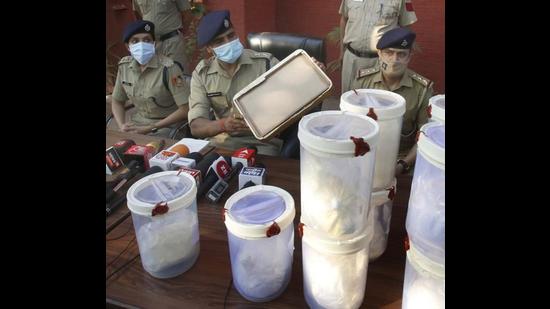 Chandigarh senior superintendent of police Kuldeep Singh Chahal giving details of the seizure at the Sector 31 police station on Thursday. (Keshav Singh/HT) Chandigarh senior superintendent of police Kuldeep Singh Chahal giving details of the seizure at the Sector 31 police station on Thursday. (Keshav Singh/HT)