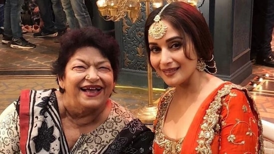 Saroj Khan with Madhuri Dixit during Kalank’s shoot.