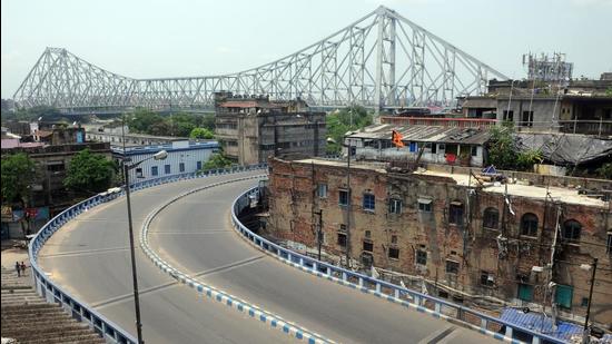 Although there is a ban on all modes of transport, including local trains, buses and Kolkata Metro, many people were caught driving personal vehicles in Kolkata on Sunday. (ANI PHOTO.) Although there is a ban on all modes of transport, including local trains, buses and Kolkata Metro, many people were caught driving personal vehicles in Kolkata on Sunday. (ANI PHOTO.)