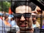 Kartik Aaryan posing in front of a large fan. Kartik Aaryan posing in front of a large fan.