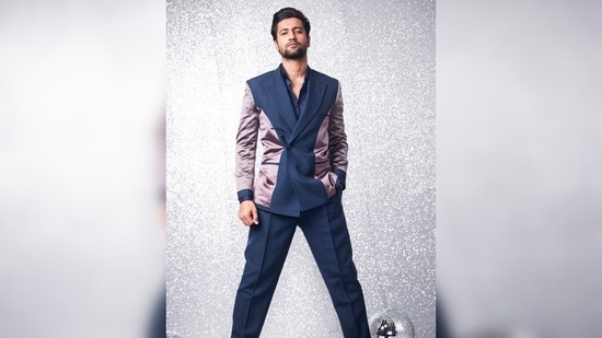 Did someone order a rockstar from the 80s? That is the vibe that the Sanju actor is imparting with his look. The baggy pants and shimmery material worked wonders for Kaushal. Don't you agree?(Instagram/ vickykaushal09)