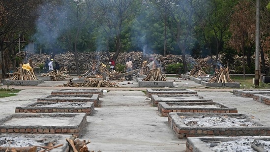 Funeral pyres of Covid-19 victims at a cremation ground in New Delhi on May 17. The cumulative caseload stands at 2,49,65,463, including 2,11,74,076 recoveries, 35,16,997 active cases and 2,74,390 deaths, HT reported.(Sajjad Hussain / AFP)
