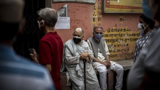 People wait for a dose of Covid-19 vaccine at the heath center in the village of Bazrak, Uttar Pradesh, India, on Monday, May 17, 2021. (Bloomberg) People wait for a dose of Covid-19 vaccine at the heath center in the village of Bazrak, Uttar Pradesh, India, on Monday, May 17, 2021. (Bloomberg)