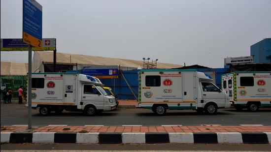 Ambulances kept ready outside the BKC Jumbo Covid-19 Centre to shift patients. (Satish Bate/HT photo) Ambulances kept ready outside the BKC Jumbo Covid-19 Centre to shift patients. (Satish Bate/HT photo)