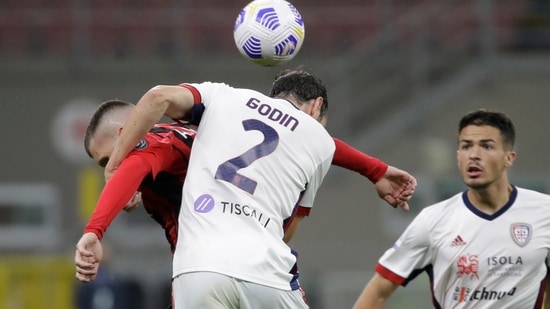 Cagliari's Diego Godin, right, goes for the header with AC Milan's Ante Rebic.(AP) Cagliari's Diego Godin, right, goes for the header with AC Milan's Ante Rebic.(AP)