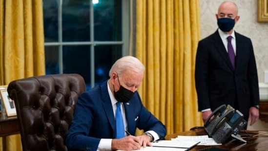 Biden will announce Monday that he’ll export 20 million doses of vaccines from Pfizer Inc., Moderna Inc. or Johnson & Johnson.(AP) Biden will announce Monday that he’ll export 20 million doses of vaccines from Pfizer Inc., Moderna Inc. or Johnson & Johnson.(AP)