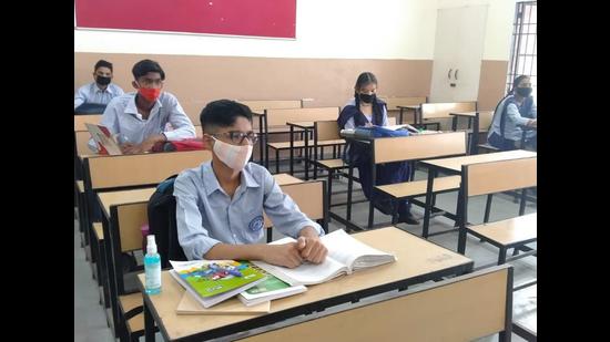 Government schools have performed better than affiliated and associated schools. Of the total 3,21,384 students, 3,21,163 have passed. (HT file photo) Government schools have performed better than affiliated and associated schools. Of the total 3,21,384 students, 3,21,163 have passed. (HT file photo)