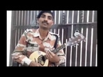 The image shows constable Rahul Khosla playing the mandolin.(Twitter/@itbp_official) The image shows constable Rahul Khosla playing the mandolin.(Twitter/@itbp_official)