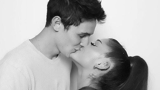 Ariana Grande Secretly Married Dalton Gomez At Their 300 Yr Old Home See Pics Hindustan Times