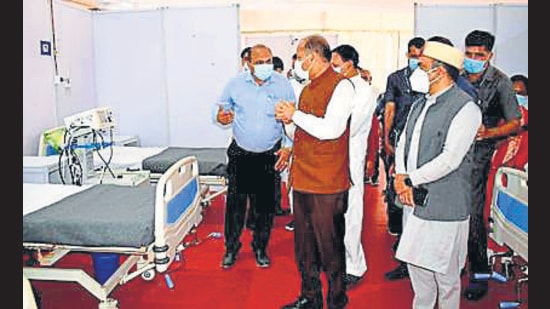 Himachal Pradesh chief minister Jai Ram Thakur inaugurating a 200-bed makeshift Covid care centre in Mandi on Tuesday (Birbal Sharma/HT)