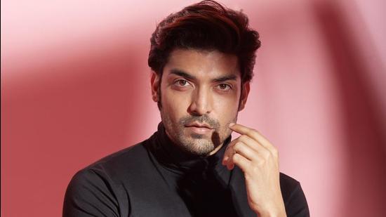 Actor Gurmeet Choudhary recently launched a makeshift hospital in Nagpur for covid patients. Actor Gurmeet Choudhary recently launched a makeshift hospital in Nagpur for covid patients.