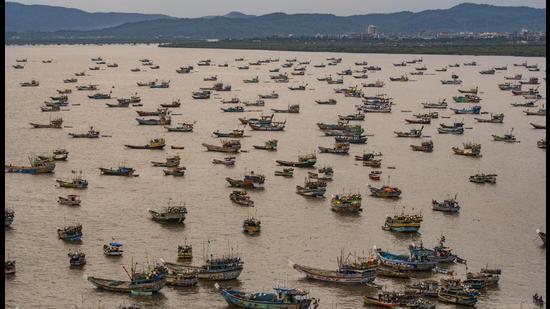 Fishing boats anchored near Uttan village ahead of Cyclone Tauktae in Mumbai. (Pratik Chorge/HT photo) Fishing boats anchored near Uttan village ahead of Cyclone Tauktae in Mumbai. (Pratik Chorge/HT photo)