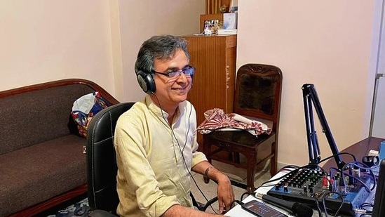 It’s Mr Singh’s hour for satsang, a weekly tradition he observes with his satsang comrades, in which they together sing devotional songs. It’s Mr Singh’s hour for satsang, a weekly tradition he observes with his satsang comrades, in which they together sing devotional songs.