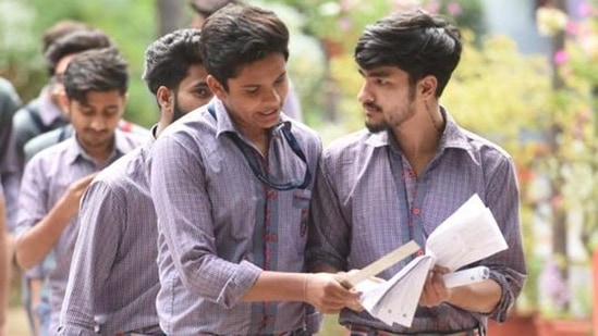 CBSE 10th results 2021: The decision has been taken keeping in mind the safety and health of teachers during the Covid-19 pandemic.(Sanchit Khanna/HT File)
