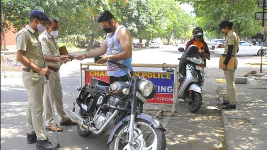 The central government has recently advised states and UTs with over 10% positivity rate to continue with stringent containments even if they are witnessing a decline or plateau in order to sustain the trend. (HT File Photo) The central government has recently advised states and UTs with over 10% positivity rate to continue with stringent containments even if they are witnessing a decline or plateau in order to sustain the trend. (HT File Photo)