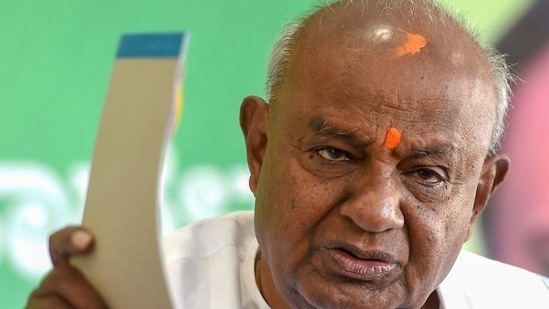 Many union and state ministers, leaders cutting across political parties wished Gowda on his birthday. Many union and state ministers, leaders cutting across political parties wished Gowda on his birthday.