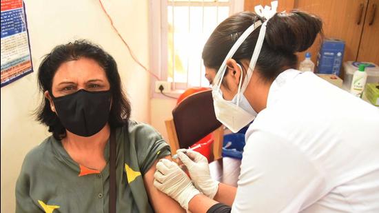 A health worker administers the Covid vaccine to a woman in Chandigarh. (KESHAV SINGH/HT) A health worker administers the Covid vaccine to a woman in Chandigarh. (KESHAV SINGH/HT)