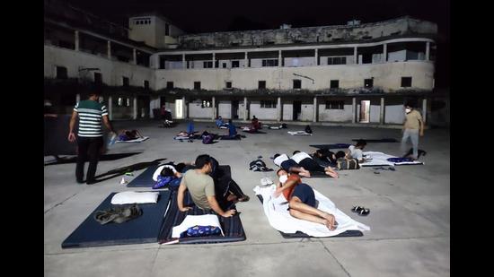 The nursing officers from AIIMS, Bathinda, sleeping in the open at the ill-maintained hostel of the State Physical Education College in Patiala on Tuesday night. (HT Photo) The nursing officers from AIIMS, Bathinda, sleeping in the open at the ill-maintained hostel of the State Physical Education College in Patiala on Tuesday night. (HT Photo)