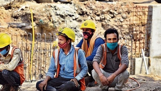 According to the Centre for Monitoring Indian Economy (CMIE), the employment rate and labour force participation rate have come down significantly(HT Photo )
