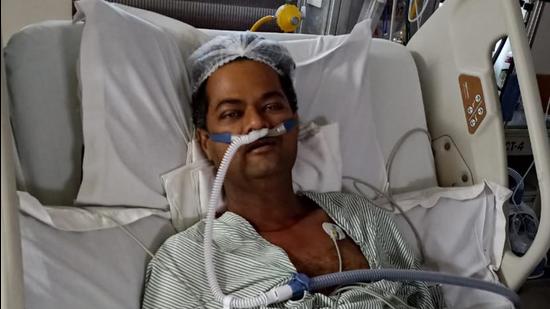 DSP Harjinder Singh undergoing treatment at SPS Hospital in Ludhiana on Thursday. (HT PHOTO) DSP Harjinder Singh undergoing treatment at SPS Hospital in Ludhiana on Thursday. (HT PHOTO)
