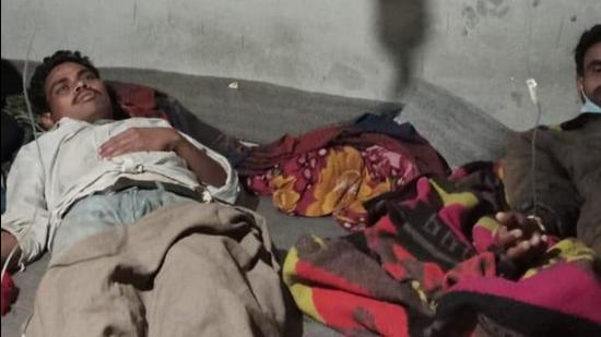Over two dozen Jharkhand migrants stuck in Nepal suffer from Covid-like symptoms Over two dozen Jharkhand migrants stuck in Nepal suffer from Covid-like symptoms