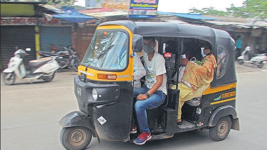 An autorickhaw ferrying four passengers, in violation of Covid lockdown norms, in the city on on Tuesday. (RAVINDRA JOSHI/HT) An autorickhaw ferrying four passengers, in violation of Covid lockdown norms, in the city on on Tuesday. (RAVINDRA JOSHI/HT)