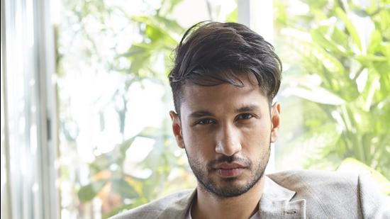 Singer Arjun Kanungo recently released his song Famous. Singer Arjun Kanungo recently released his song Famous.