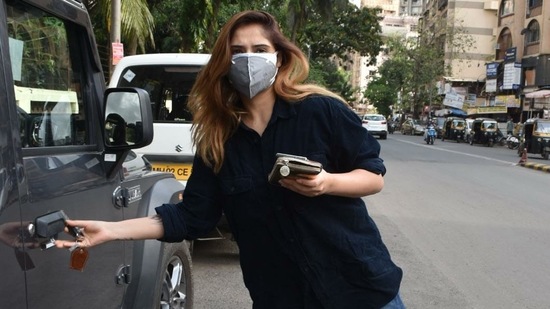 Arti Singh too was snapped at Andheri.(Varinder Chawla)