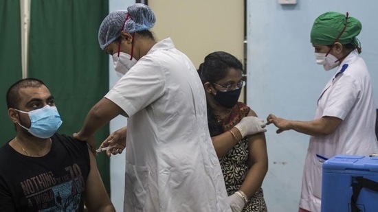 BMC medical staff inoculating Covishield vaccine to beneficiaries against Covid-19 at Rajawadi Hospital in Mumbai. (Pratik Chorge/HT file photo) BMC medical staff inoculating Covishield vaccine to beneficiaries against Covid-19 at Rajawadi Hospital in Mumbai. (Pratik Chorge/HT file photo)